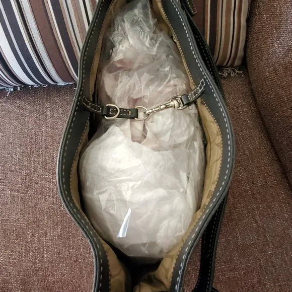 EUC Coach Black Pebbled Leather Hobo - Picture 7 of 9